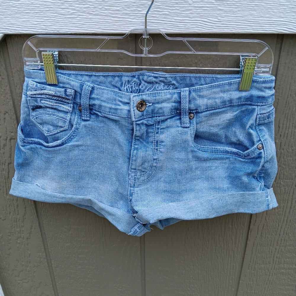ARIYA JEANS Rolled Cuff Cut Off Light Wash Shorts Size 7/28